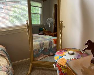 Full length mirror and can we talk about how awesome that garbage can is?!