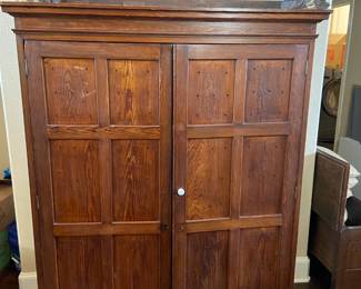 This is antique pie cabinet. The stand is sitting on top. It should be braced to the wall, and the shelf setting on top of it. (Without it being braced we decide to set it on the floor. :D)