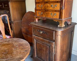 Antique  19th Century Georgian Burl and Petite Four Drawer Chest and Night Stand 
