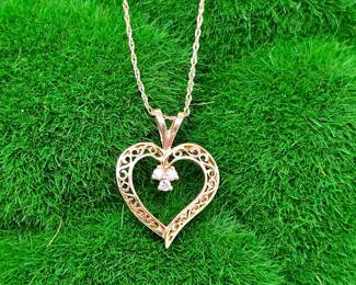 Pretty 14k Yellow Gold Filigree Heart Pendant and 18" Chain Necklace with Three Small Clear Stones in the Center 