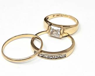 Set of Three 14k Yellow Gold Rings in Assorted Sizes - Two with Clear Crystals - Total Weight 4.3g