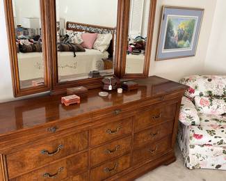 Haverty dresser