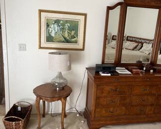 Round end table  cabrio leg