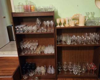 Simple glassware, and iridescent white glassware