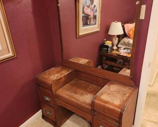 Antique vanity dresser with mirror