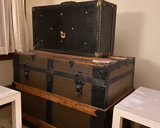 Antique suitcase and trunk.