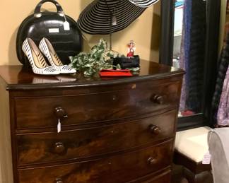 Antique 4-drawer chest