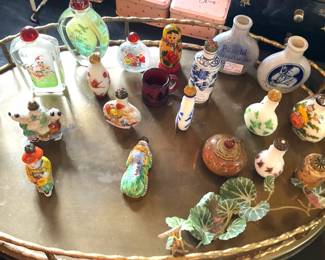 Snuff bottle collections; brass tray