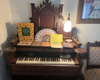 Pump organ