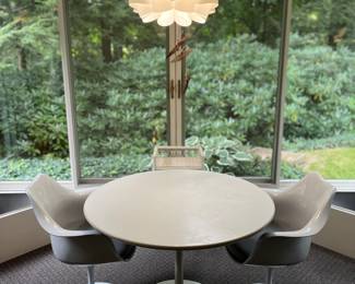 Mid-Century dinette 

Item Location
Kitchen 