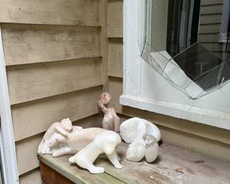 Agate like sculptures 
Item Location 
Kitchen Area 