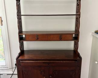 Primitive buffet 
Item Location
Dining Room 