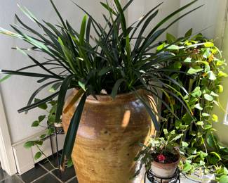 Fantastic vintage U.S. pottery planter 
Item Location
Main Floor Entryway 