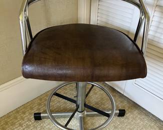 Swivel bar stool
Item Location
Upstairs Bedroom 
