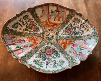 Chinese Rose Medallion
Item Location
Main floor living room 