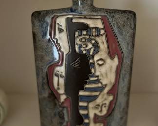 Cubist type flask
Item Location
Main floor living room 