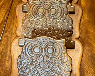 vintage owl letter and key holder