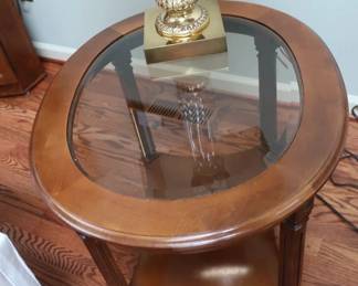 matching  oval  lamp  table       the  size  is  25  1/2"  x  22 1/2"