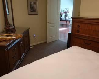 Queen  bedroom  set   by  decor