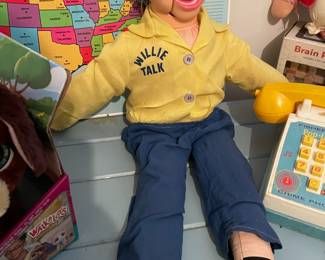 Willie Talk mannequin 