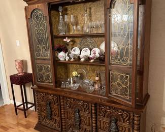 Dining Room China Cabinet - matching dining room table as well