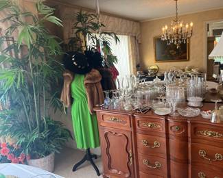 More glass and vintage fur women hat, mink stole