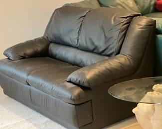 Blk Leather Love Seat 