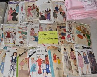 LOT OF VINTAGE SEWING PATTERNS
