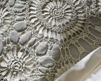 VINTAGE CROCHETED DOILY