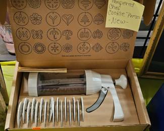 PAMPERED CHEF COOKE PRESS