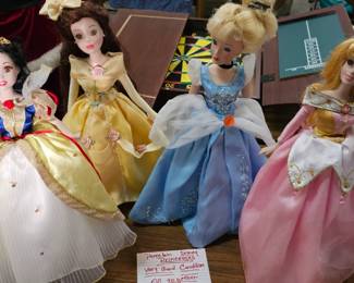 LOT OF DISNEY DOLLS
