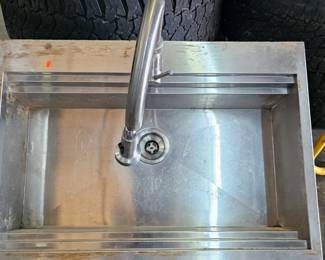 STAINLESS STEEL SINK