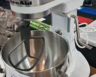 KITCHEN AID STAND MIXER