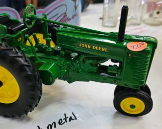 DIE CASE JOHN DEERE TRACTOR