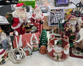LOT OF CHRISTMAS DECOR