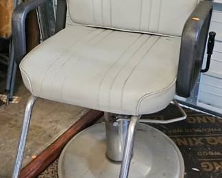 SALON / BARBER CHAIR