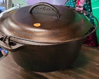 CAST IRON DUTCH OVEN