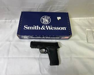 SMITH & WESSON