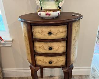 A lovely 3-drawer commode table