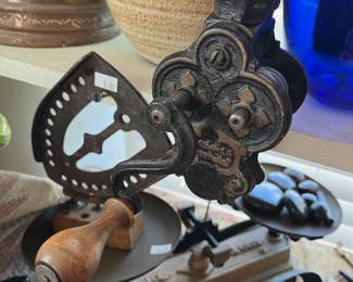 Antique Gesetzlich Geschutzt bean slicer / grinder