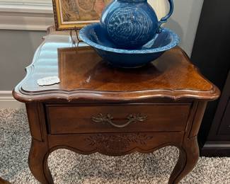 French leg end table, and a pitcher & bowl set