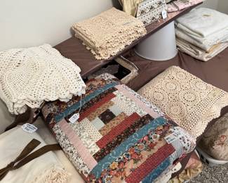 gorgeous quilt and lots of crochet