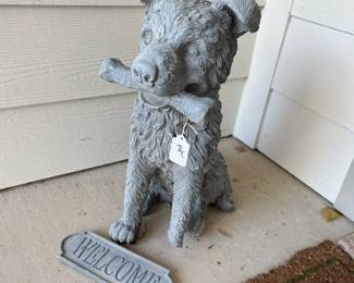 You will be greeted at the door by "Triples" the three-legged watchdog - please don't stare at his foot!