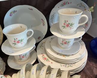 Smal set of Pfaltzgraff dinnerware