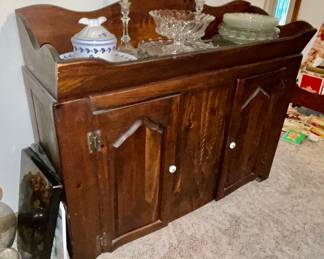 Bernhardt pine dry sink