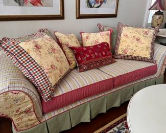 EVERYTHING IN THIS HOME MATCHES BEAUTIFULLY!