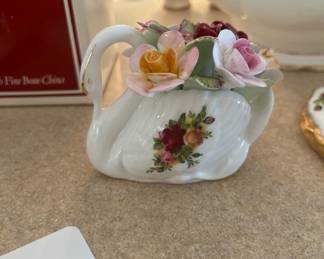 Royal Albert Country Roses Decor