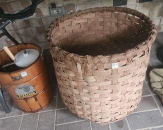 Split Oak cotton basket in great shape