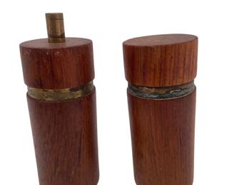 $60 - Vintage SVEN PETERSEN SAAP Wood Salt Shaker Denmark Pepper Grinder Danish MCM.  This is a Rare Set of vintage SVEN PETERSEN SAAP Wood Salt Shaker & Pepper Grinder from Denmark.

Condition: Brass elements might benefit from a polish.

Local Pick up Bethesda, MD.  We will ship for additional fee.