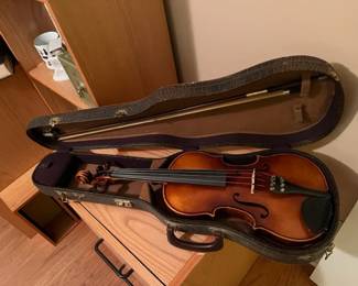  The second violin was made by E. R. Pfretzschner in West Germany.